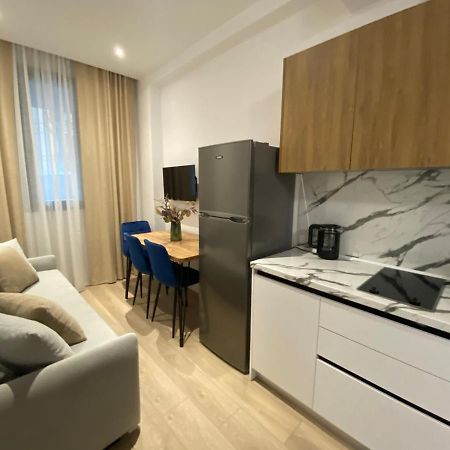 Brand New Apts Located At The City'S Main Square-100 Mbs Wifi Durres Bagian luar foto