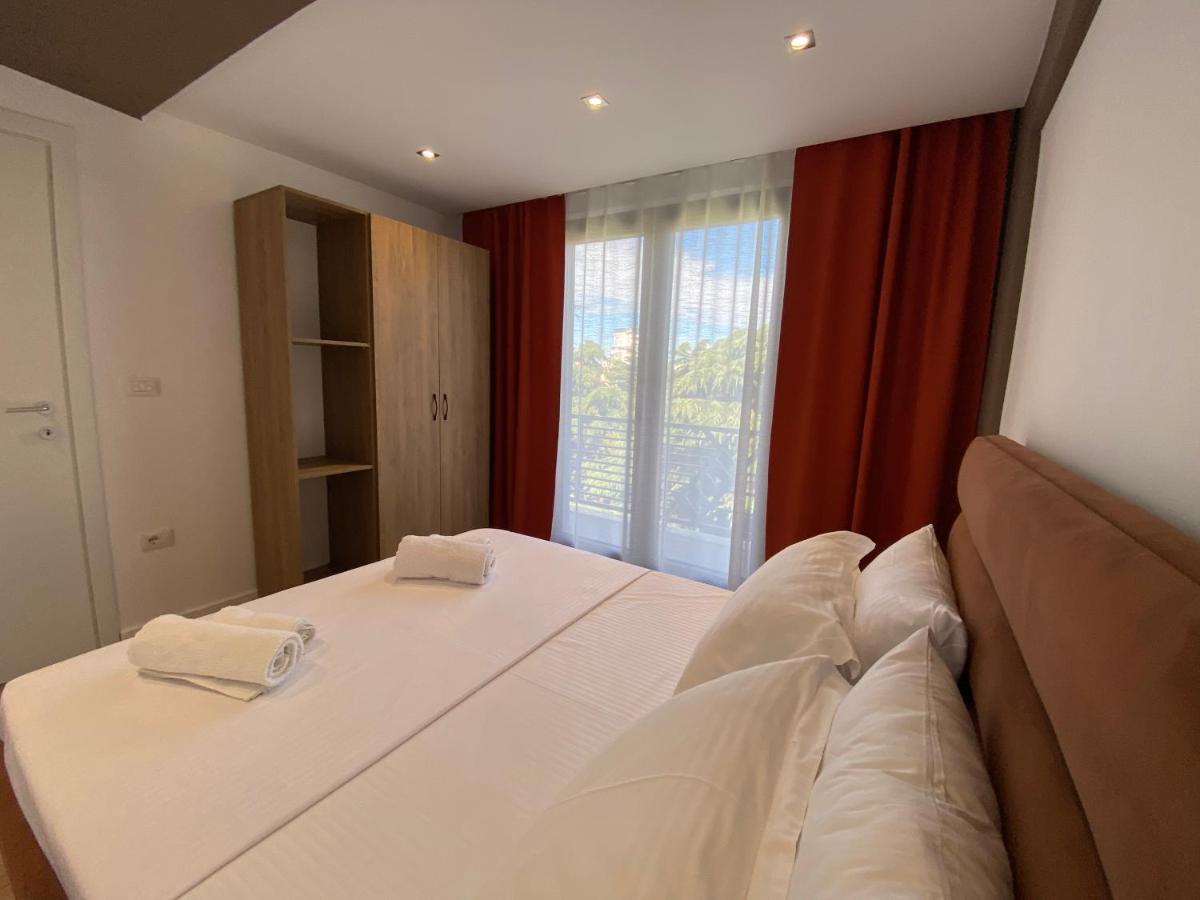 Brand New Apts Located At The City'S Main Square-100 Mbs Wifi Durres Bagian luar foto
