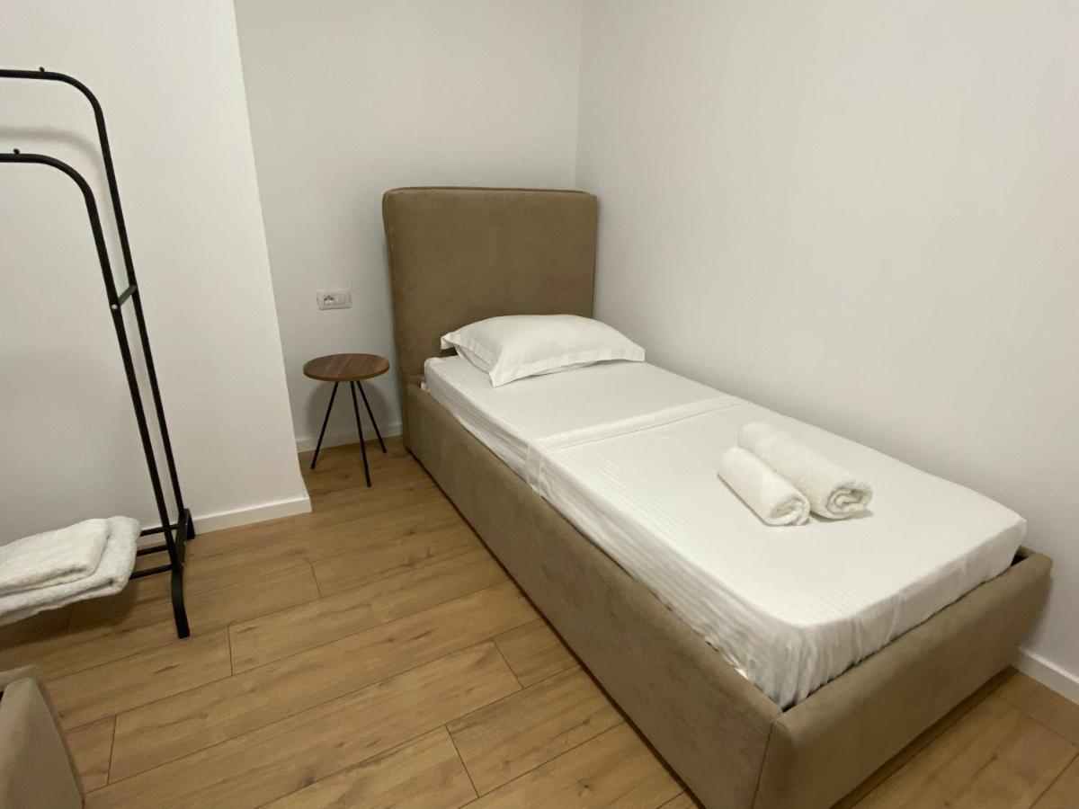 Brand New Apts Located At The City'S Main Square-100 Mbs Wifi Durres Bagian luar foto