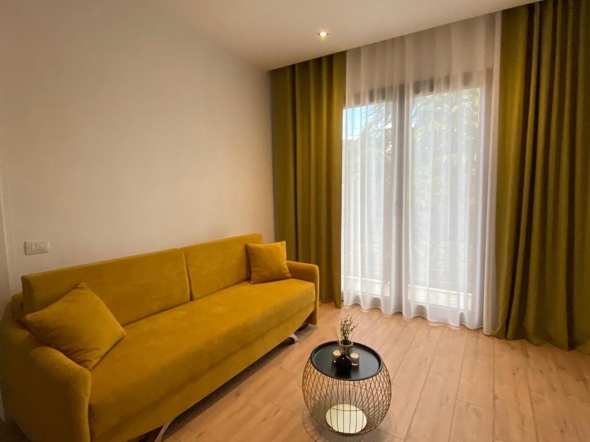 Brand New Apts Located At The City'S Main Square-100 Mbs Wifi Durres Bagian luar foto