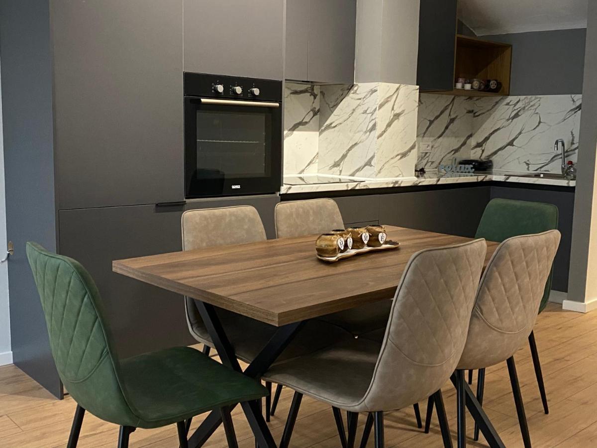 Brand New Apts Located At The City'S Main Square-100 Mbs Wifi Durres Bagian luar foto