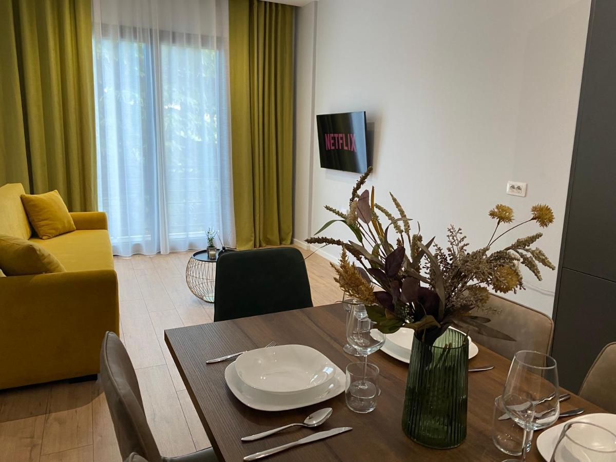 Brand New Apts Located At The City'S Main Square-100 Mbs Wifi Durres Bagian luar foto