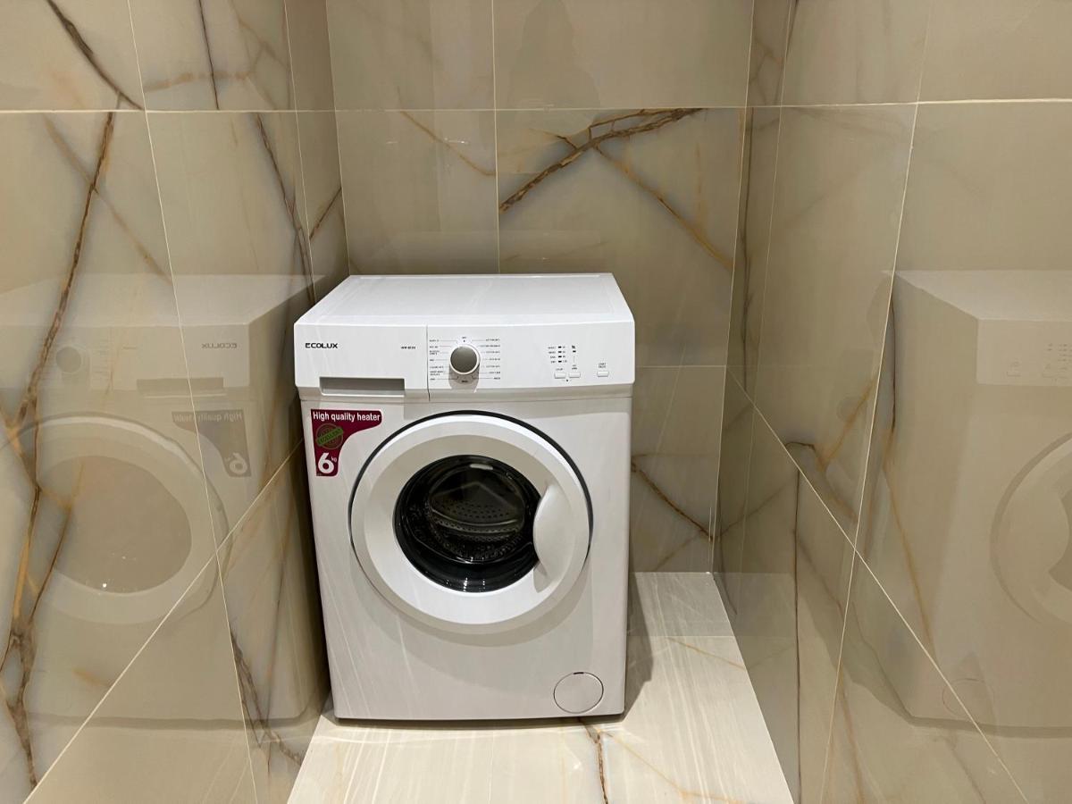 Brand New Apts Located At The City'S Main Square-100 Mbs Wifi Durres Bagian luar foto