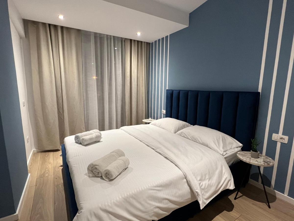 Brand New Apts Located At The City'S Main Square-100 Mbs Wifi Durres Bagian luar foto