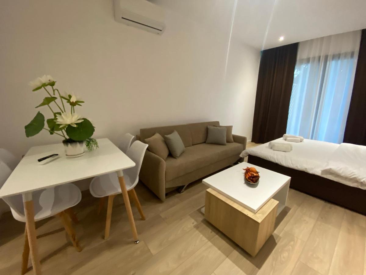 Brand New Apts Located At The City'S Main Square-100 Mbs Wifi Durres Bagian luar foto